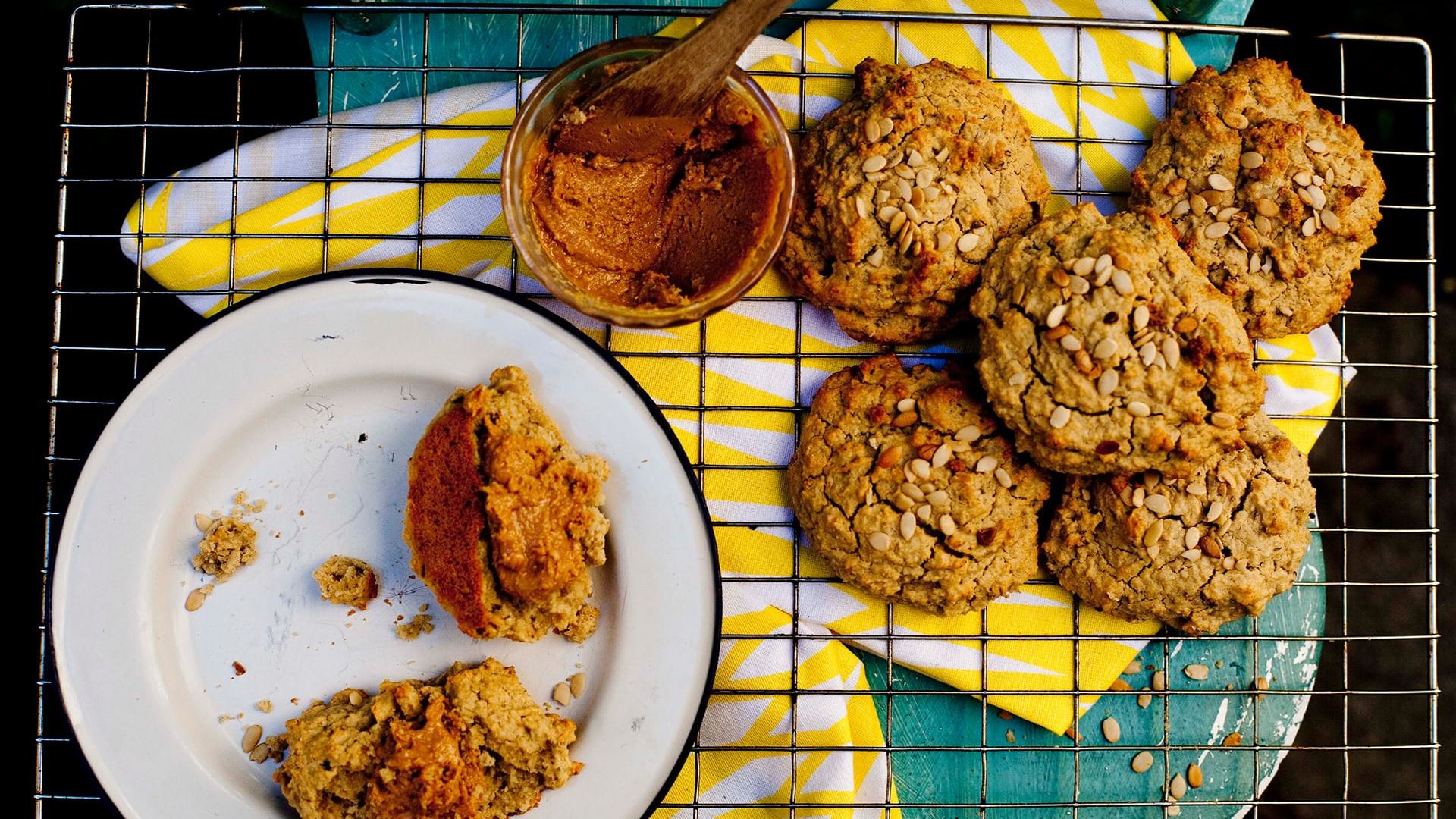 Mandelscones på ett galler