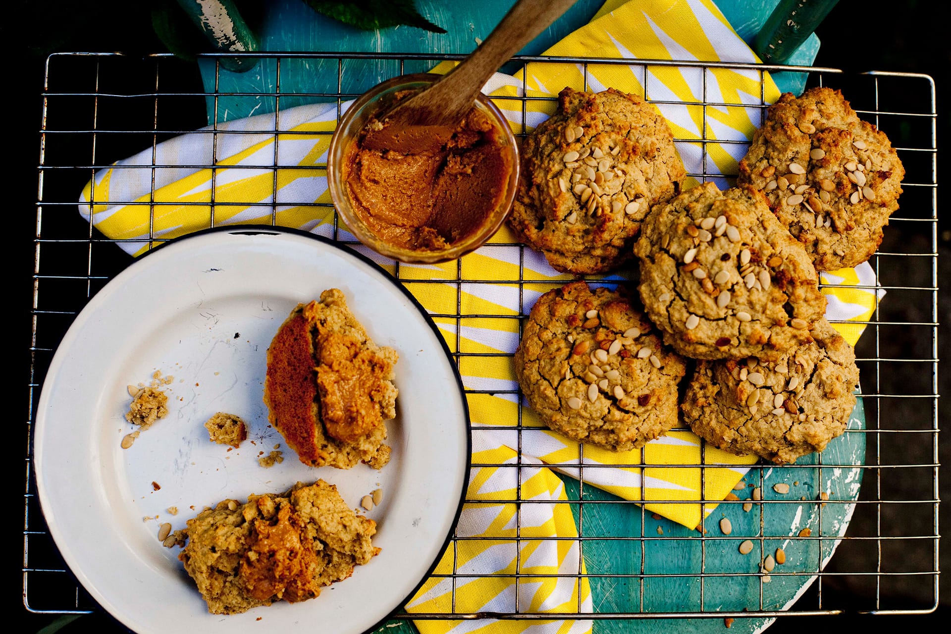 Mandelscones på ett galler